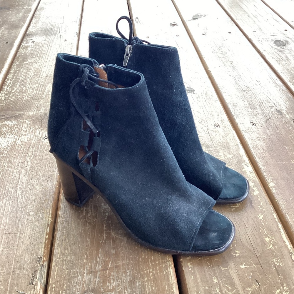 EUC Frye Amy Side Ghillie Lace Up Peep Toe Bootie Black Suede Shoes 8 - Picture 4 of 9